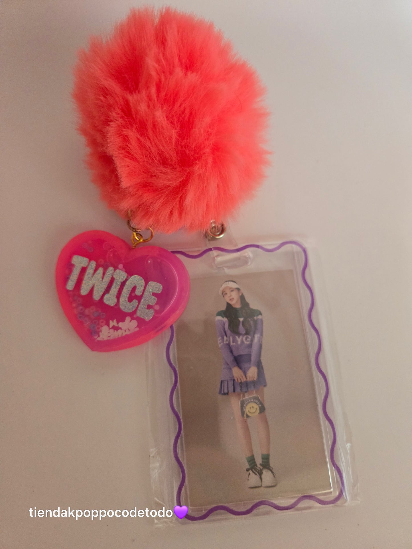 Cardholder Twice Chaeyoung pompón y acrílico