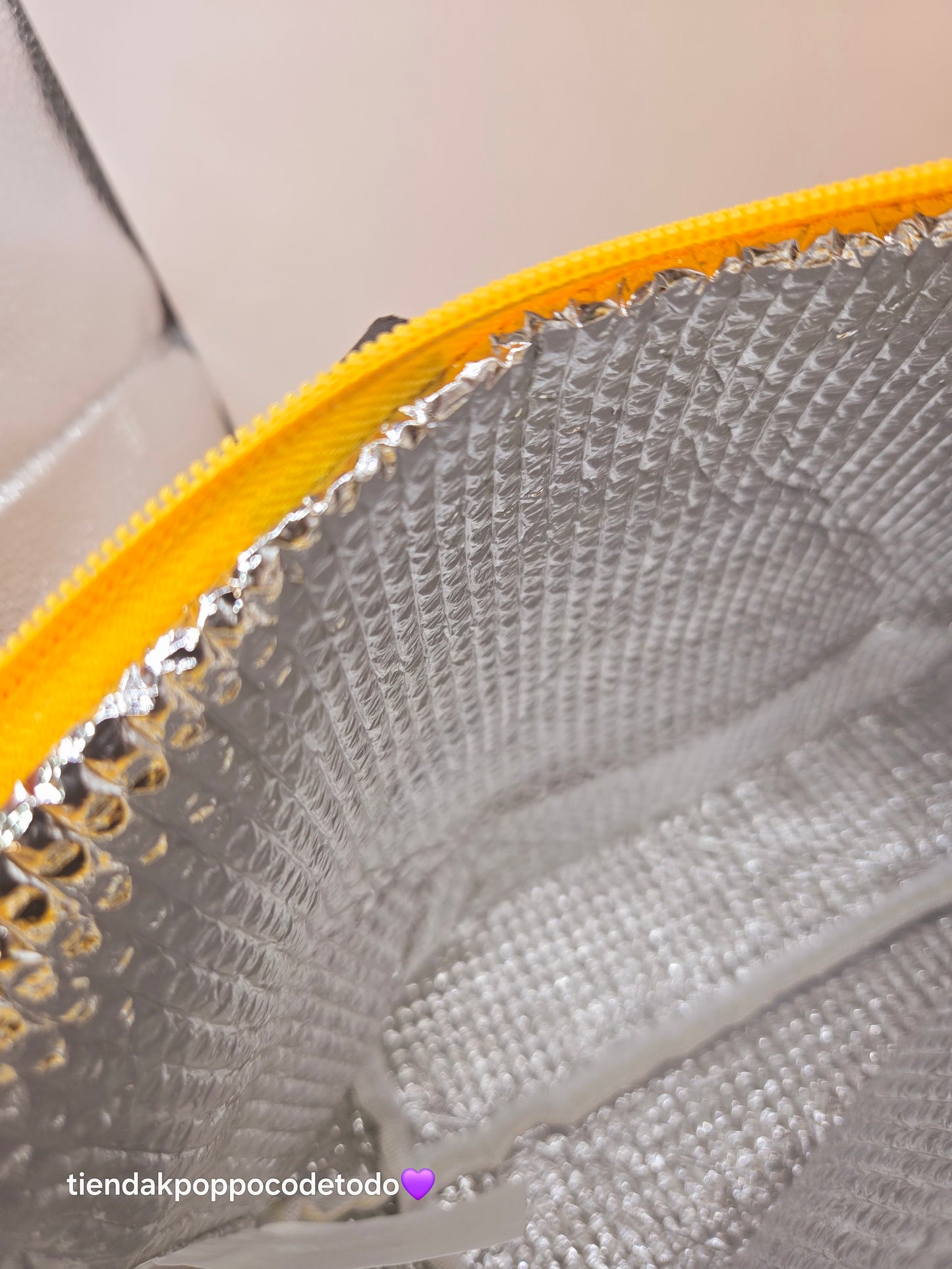 Lonchera BT21 BITE amarilla