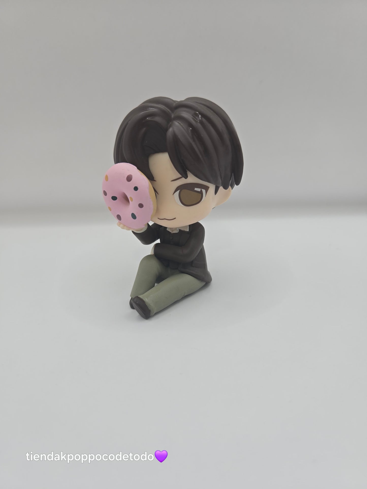 Figuras de integrantes de BTS