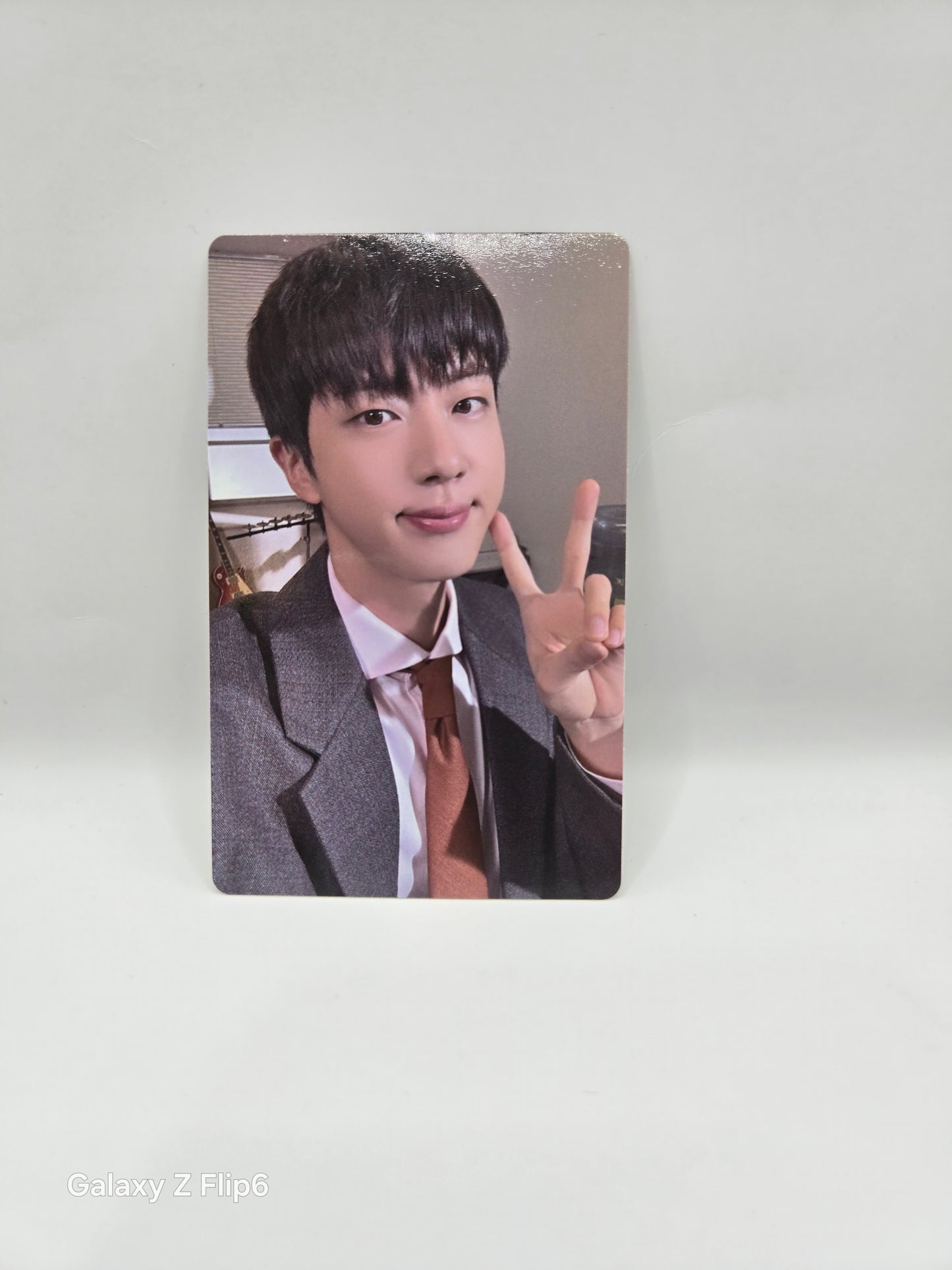 Photocard Jin Happy traje 2