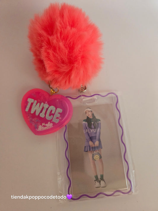Cardholder Twice Chaeyoung pompón y acrílico