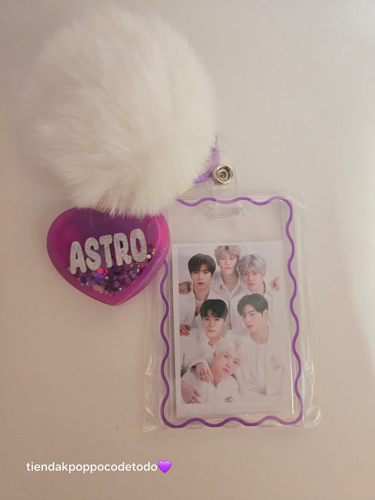 Cardholder Astro pompón y acrílico