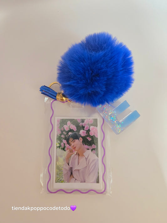 Cardholder Eun woo pompón y acrílico