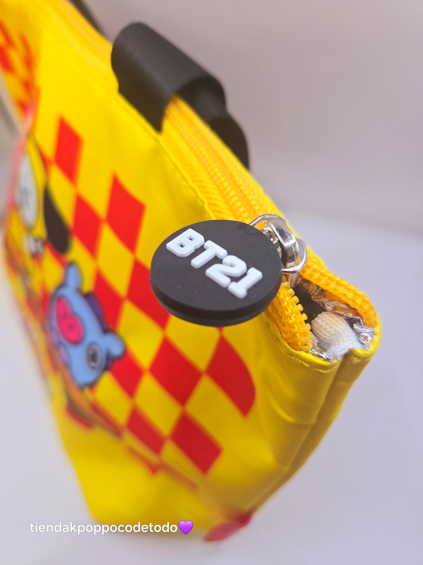 Lonchera BT21 BITE amarilla