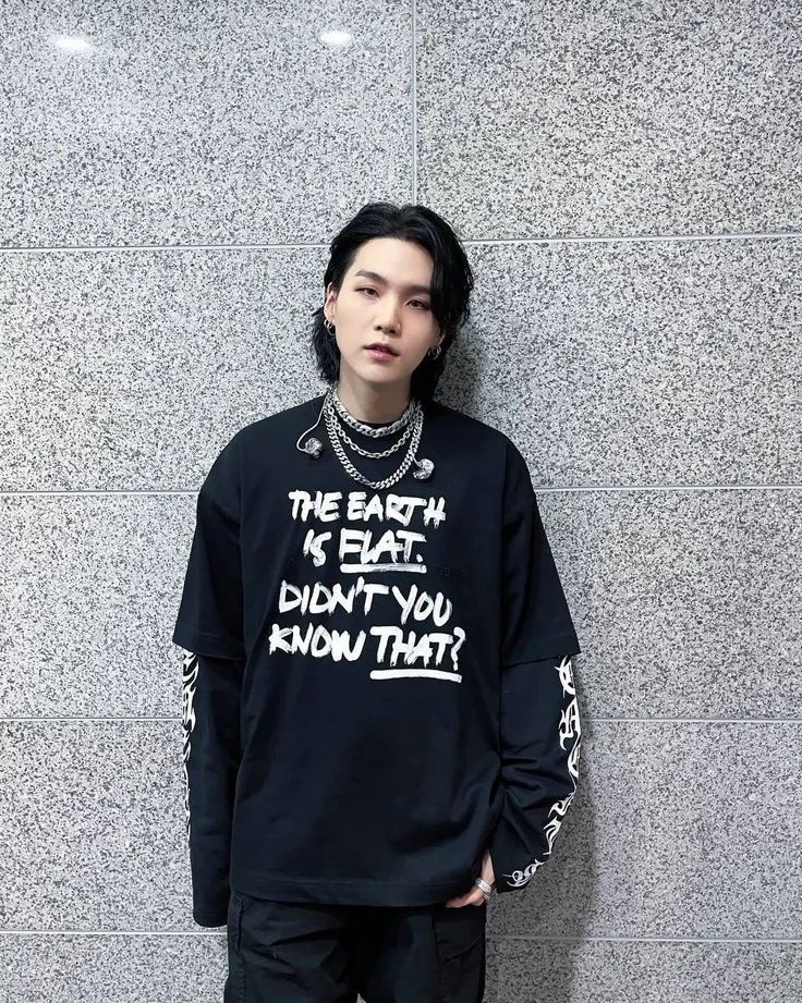 Playera The earth is flat. Didn´t you know that?
